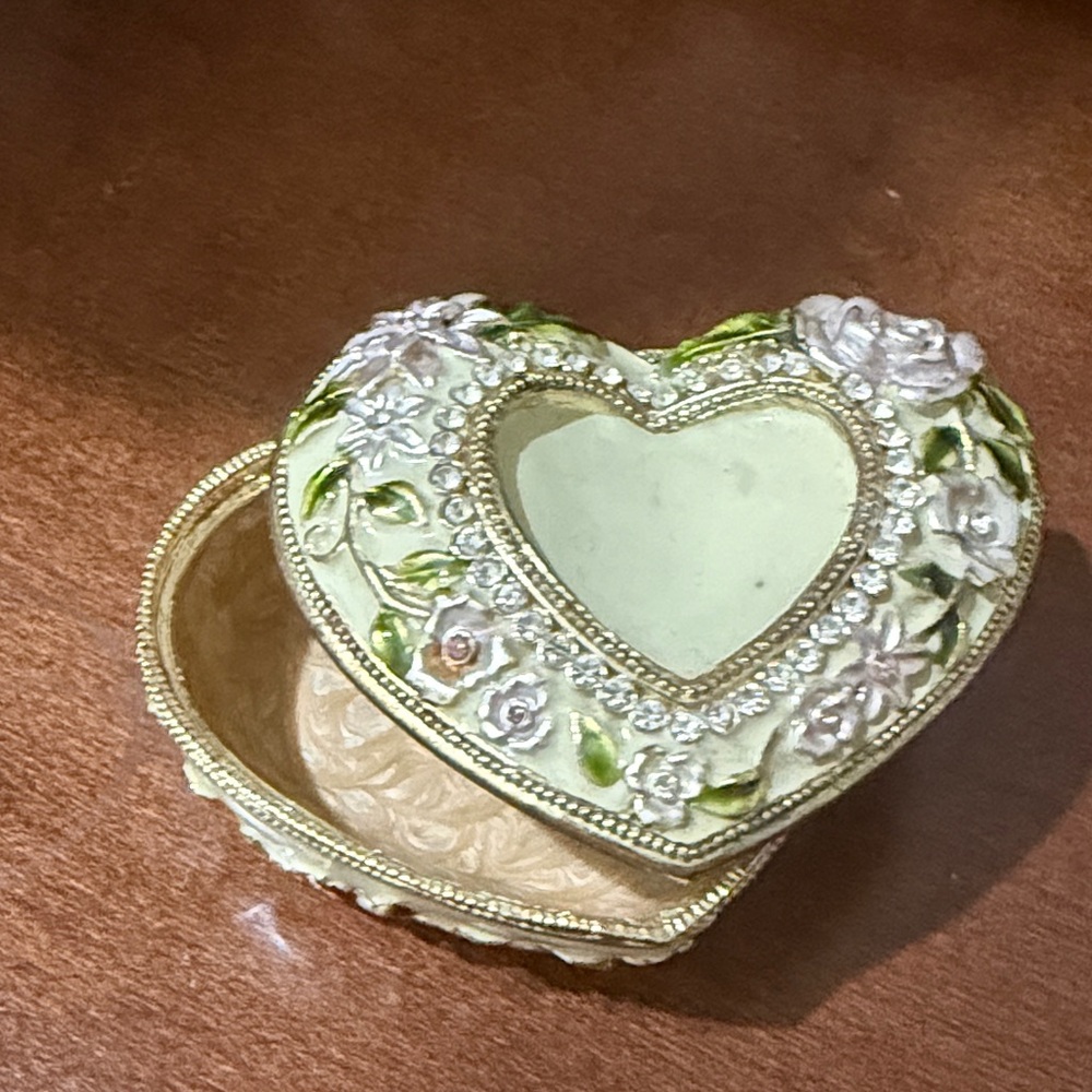 Things Remembered heart jewelry case